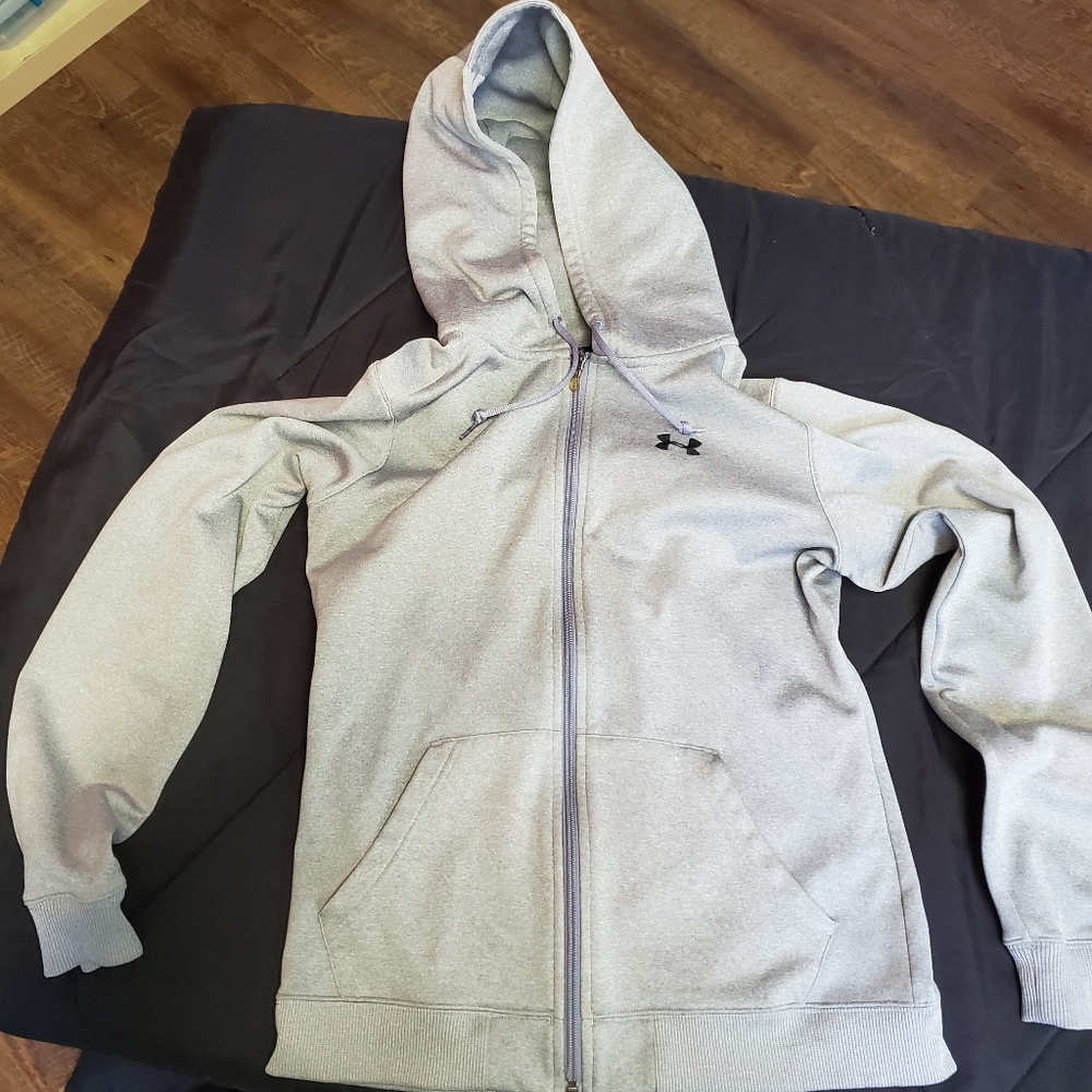 Light gray under Armor hoodie.